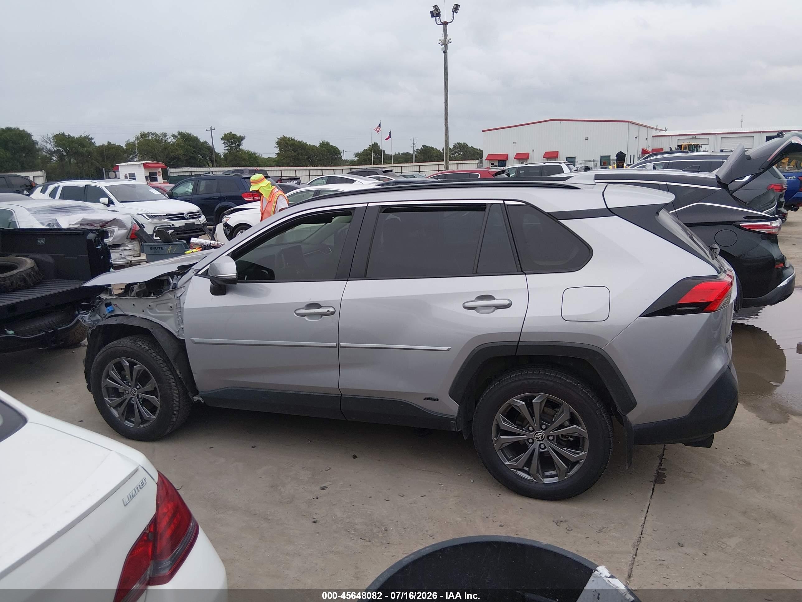 2024 TOYOTA RAV4 HYBRID XLE PREMIUM
