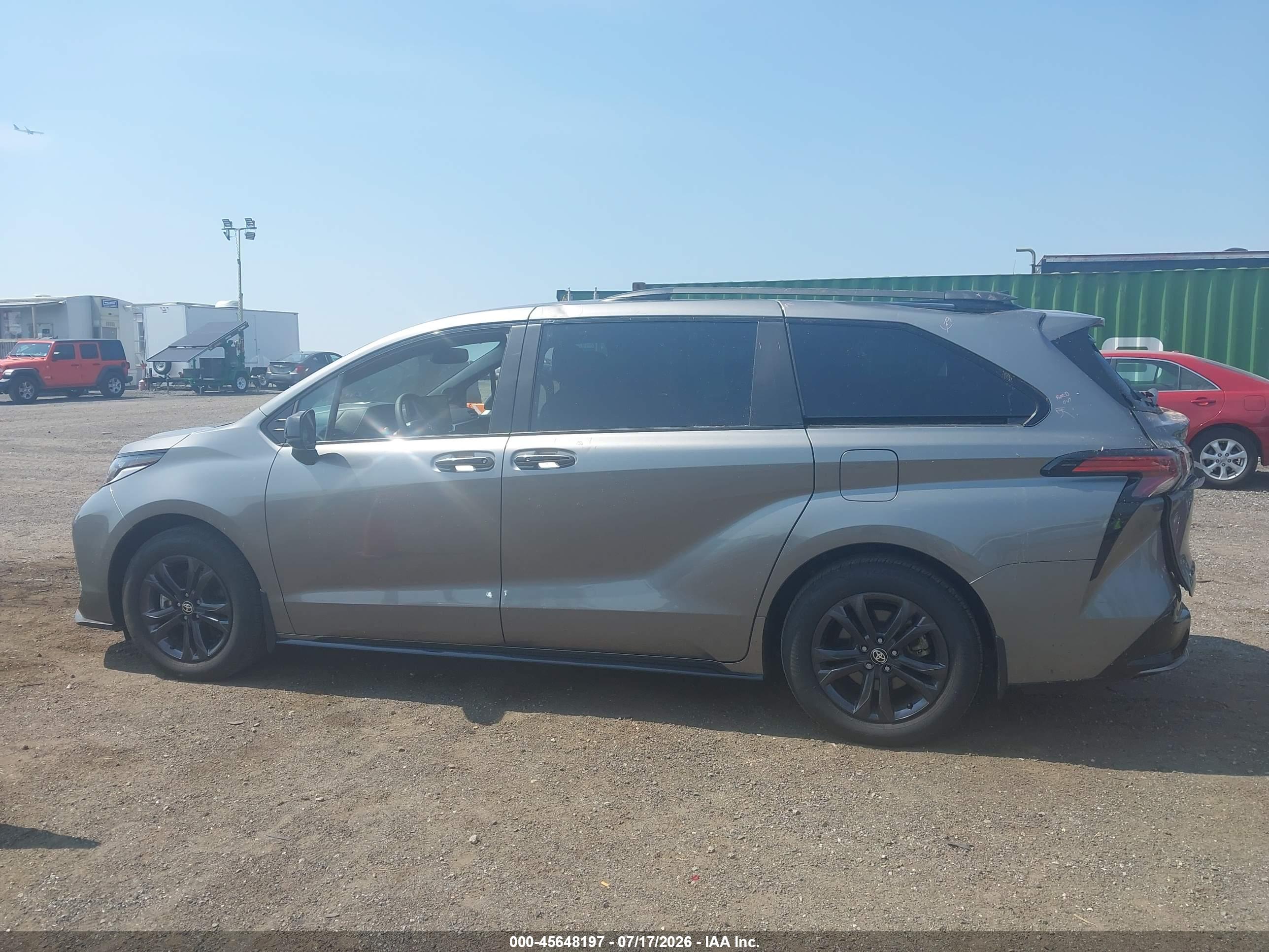 2026 TOYOTA SIENNA XSE