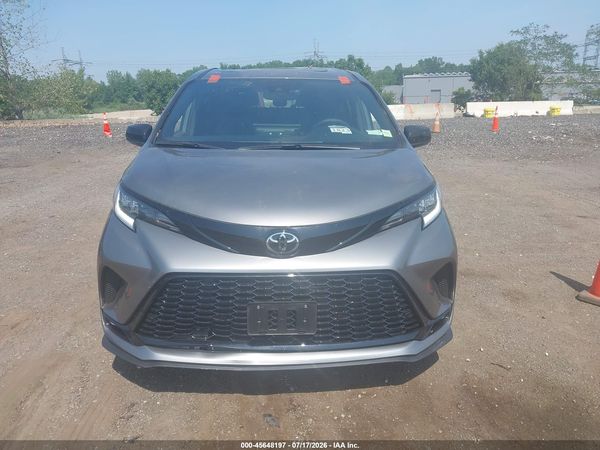 2026 TOYOTA SIENNA XSE