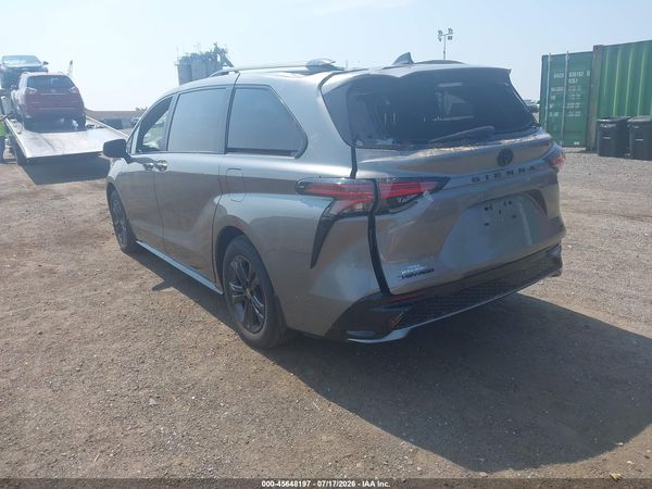 2026 TOYOTA SIENNA XSE