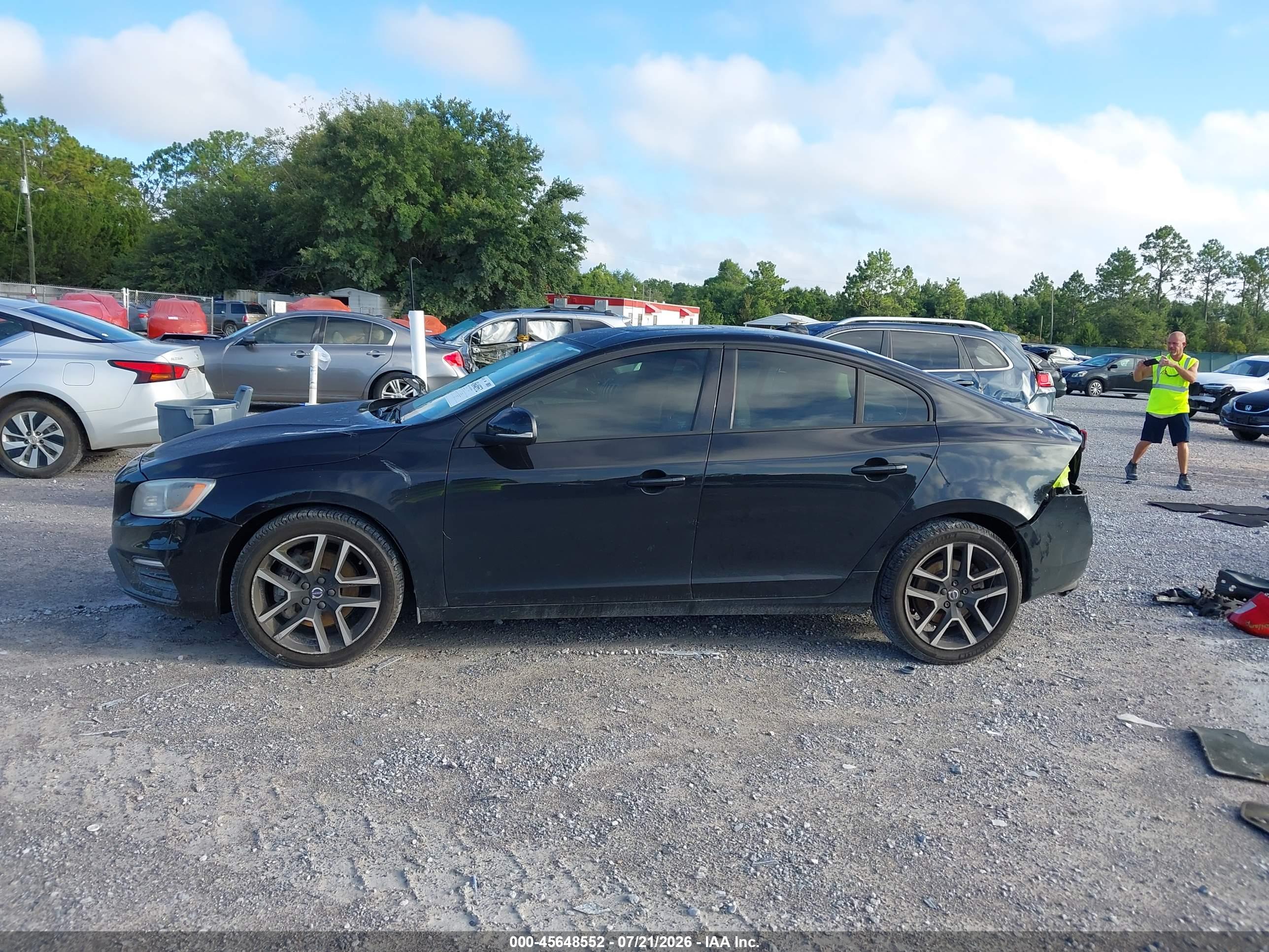 2017 VOLVO S60 T5 DYNAMIC
