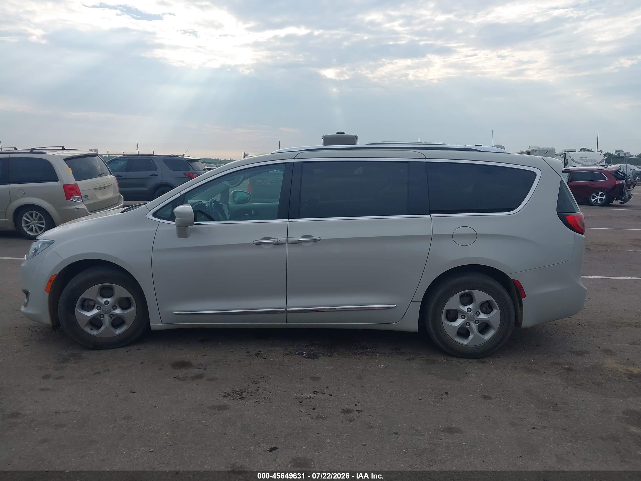 2017 CHRYSLER PACIFICA TOURING-L PLUS