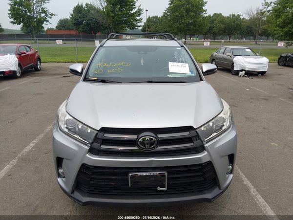 2018 TOYOTA HIGHLANDER SE