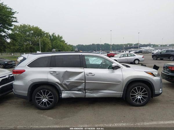 2018 TOYOTA HIGHLANDER SE