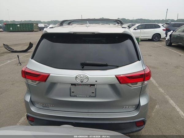 2018 TOYOTA HIGHLANDER SE