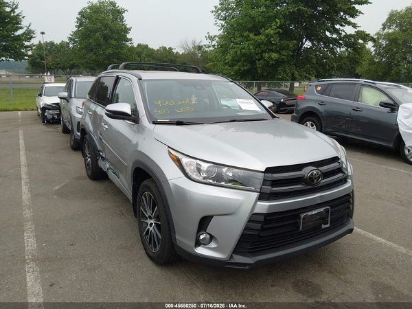 2018 TOYOTA HIGHLANDER SE