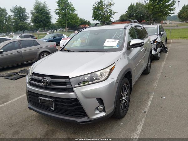 2018 TOYOTA HIGHLANDER SE