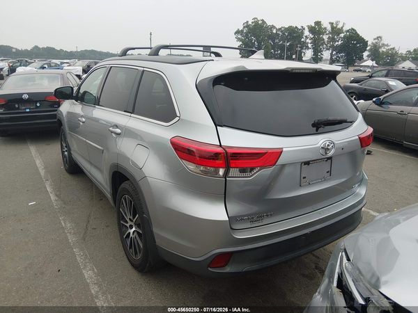 2018 TOYOTA HIGHLANDER SE