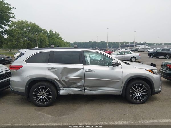 2018 TOYOTA HIGHLANDER SE