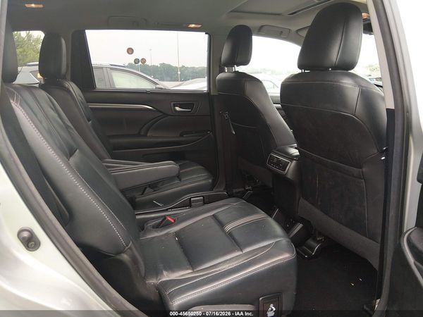 2018 TOYOTA HIGHLANDER SE