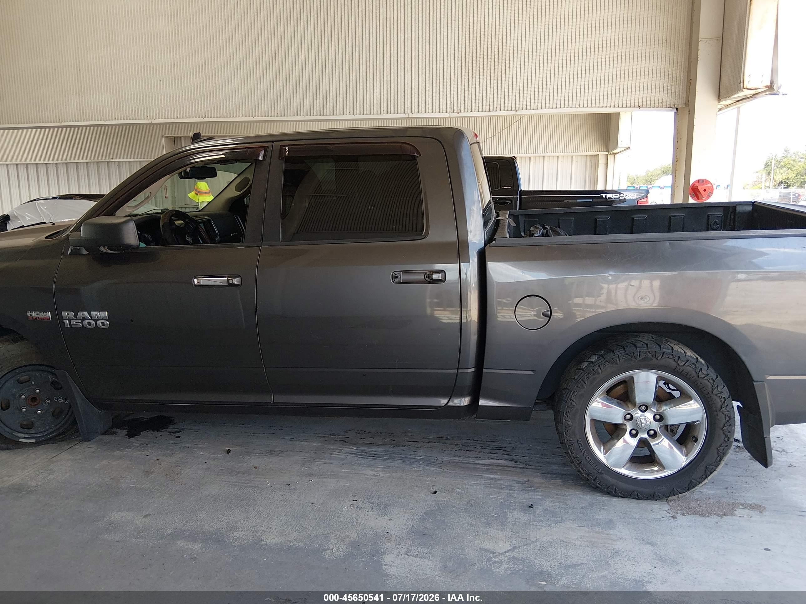 2016 RAM 1500 SLT