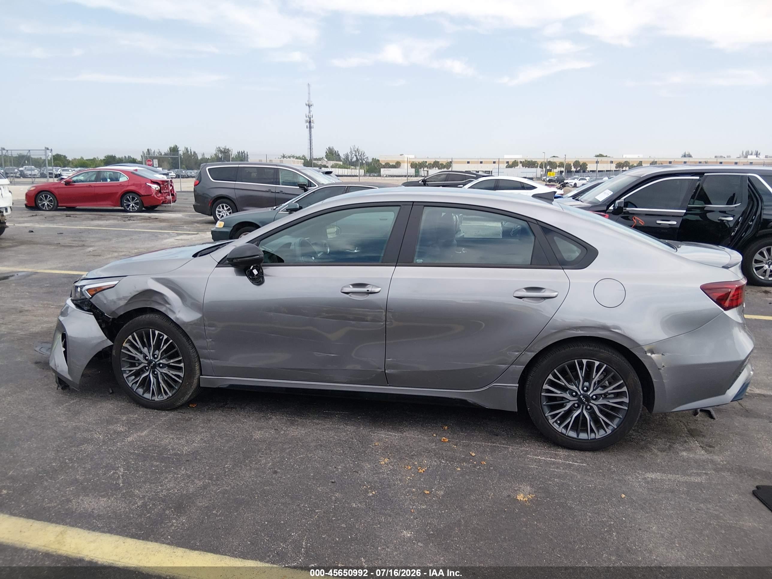 2024 KIA FORTE GT-LINE