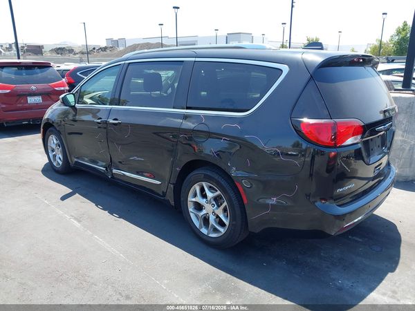2018 CHRYSLER PACIFICA LIMITED — I3