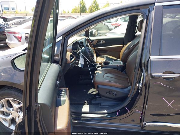 2018 CHRYSLER PACIFICA LIMITED — I5