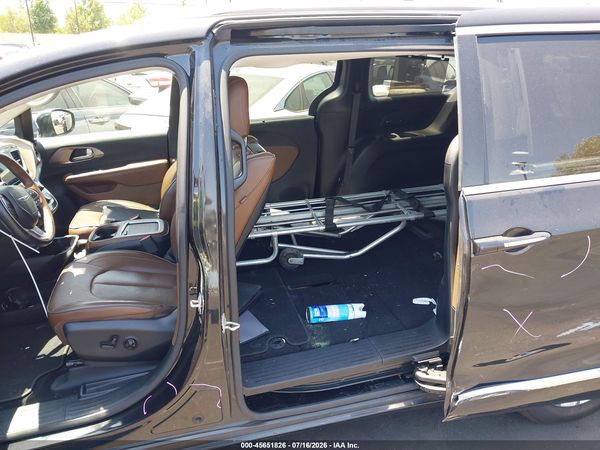 2018 CHRYSLER PACIFICA LIMITED — I8