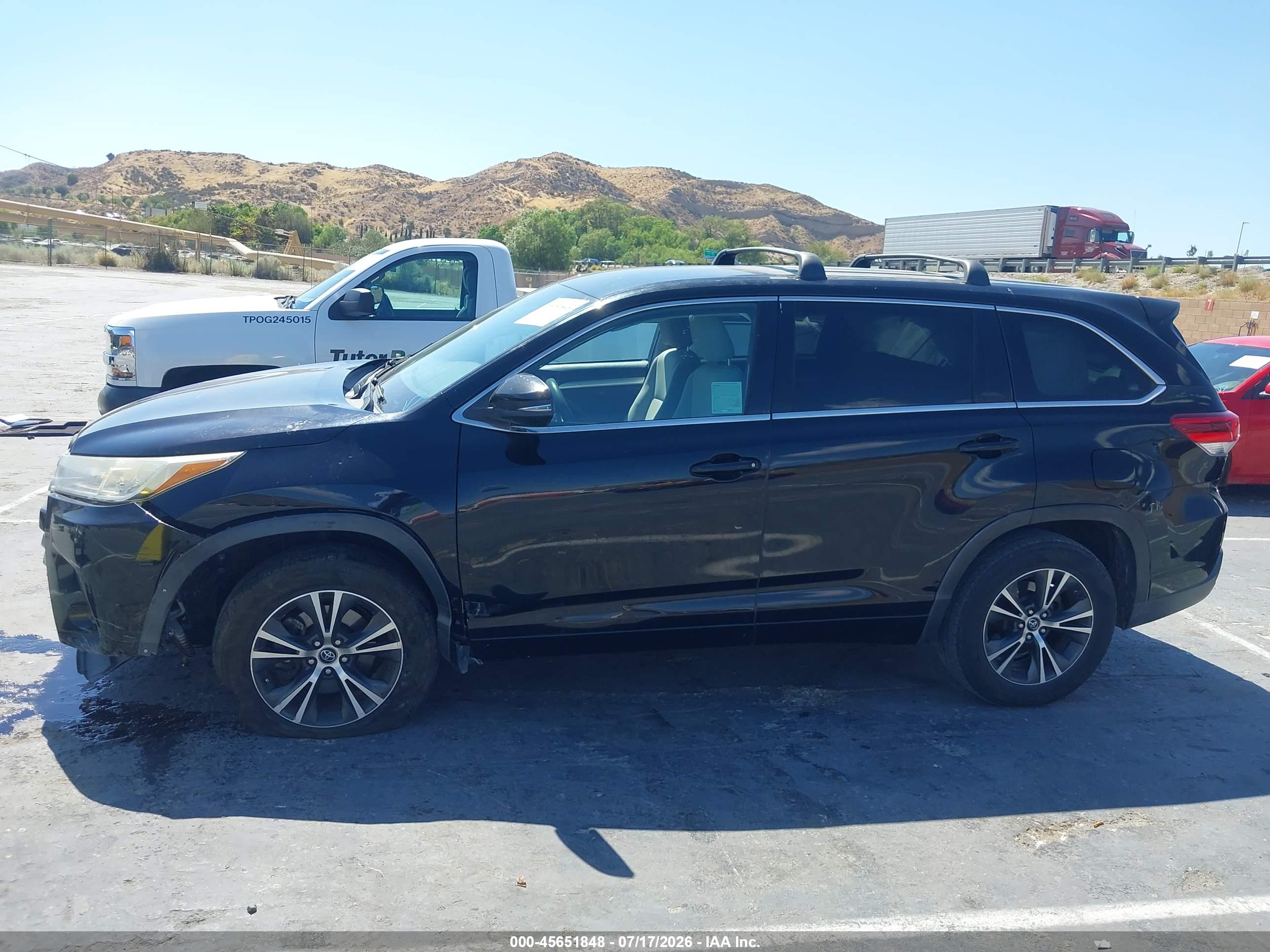 2018 TOYOTA HIGHLANDER LE