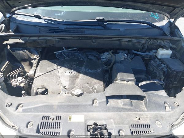 2018 TOYOTA HIGHLANDER LE