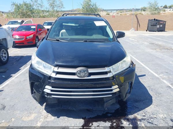 2018 TOYOTA HIGHLANDER LE