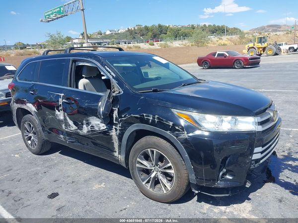 2018 TOYOTA HIGHLANDER LE