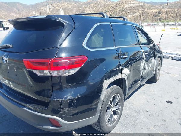 2018 TOYOTA HIGHLANDER LE