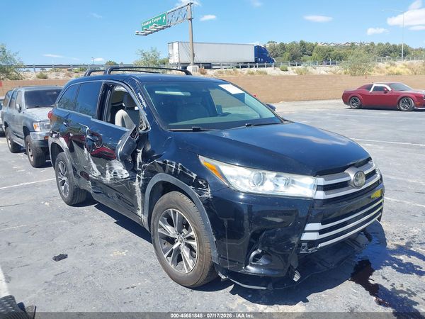 2018 TOYOTA HIGHLANDER LE
