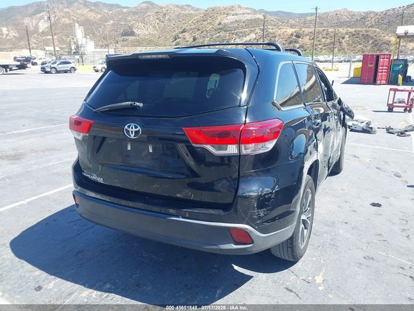 2018 TOYOTA HIGHLANDER LE