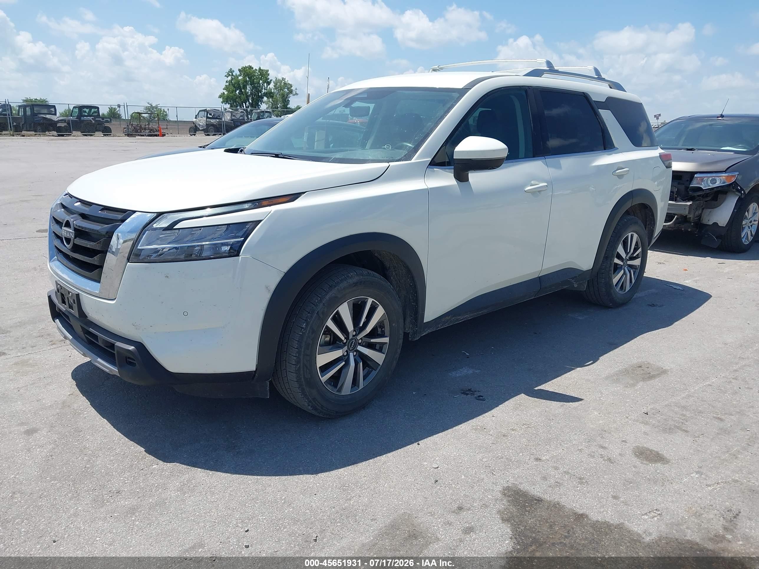 2023 NISSAN PATHFINDER SL 4WD — I2