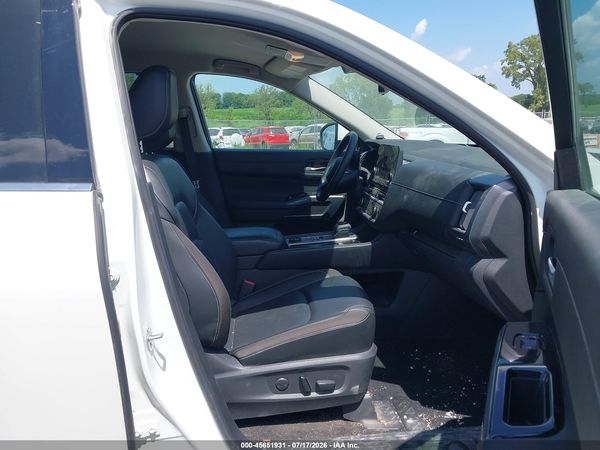 2023 NISSAN PATHFINDER SL 4WD — I5