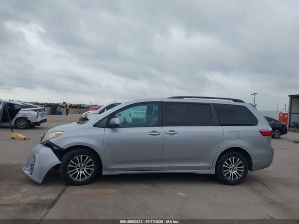 2018 TOYOTA SIENNA