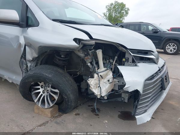 2018 TOYOTA SIENNA XLE 8 PASSENGER