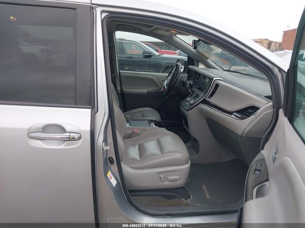 2018 TOYOTA SIENNA XLE 8 PASSENGER