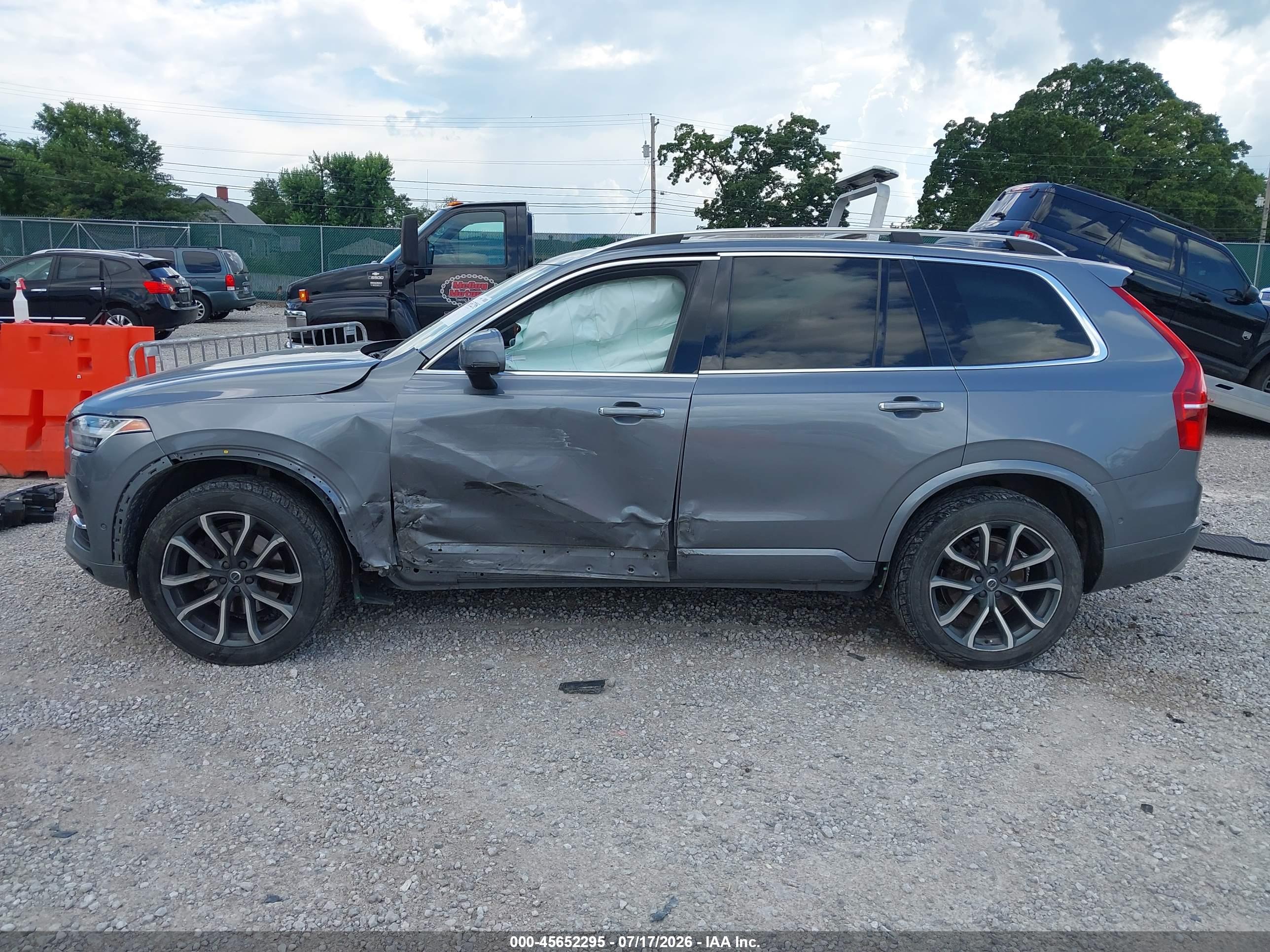 2016 VOLVO XC90 T6 MOMENTUM