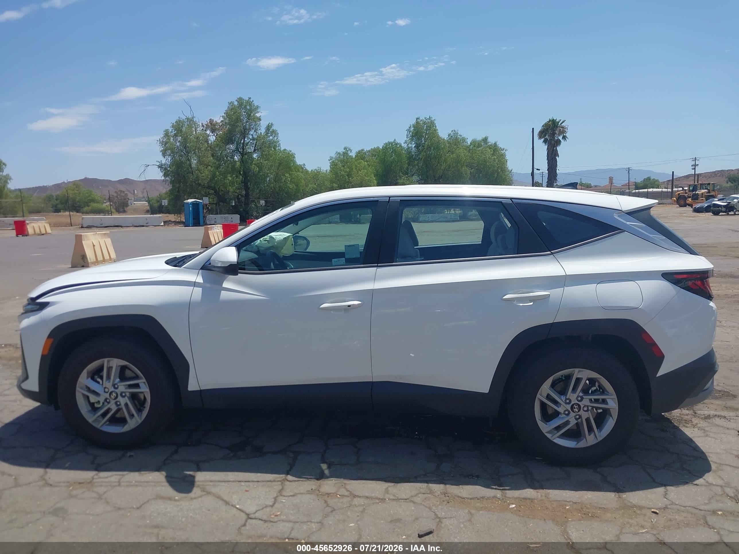 2025 HYUNDAI TUCSON SE
