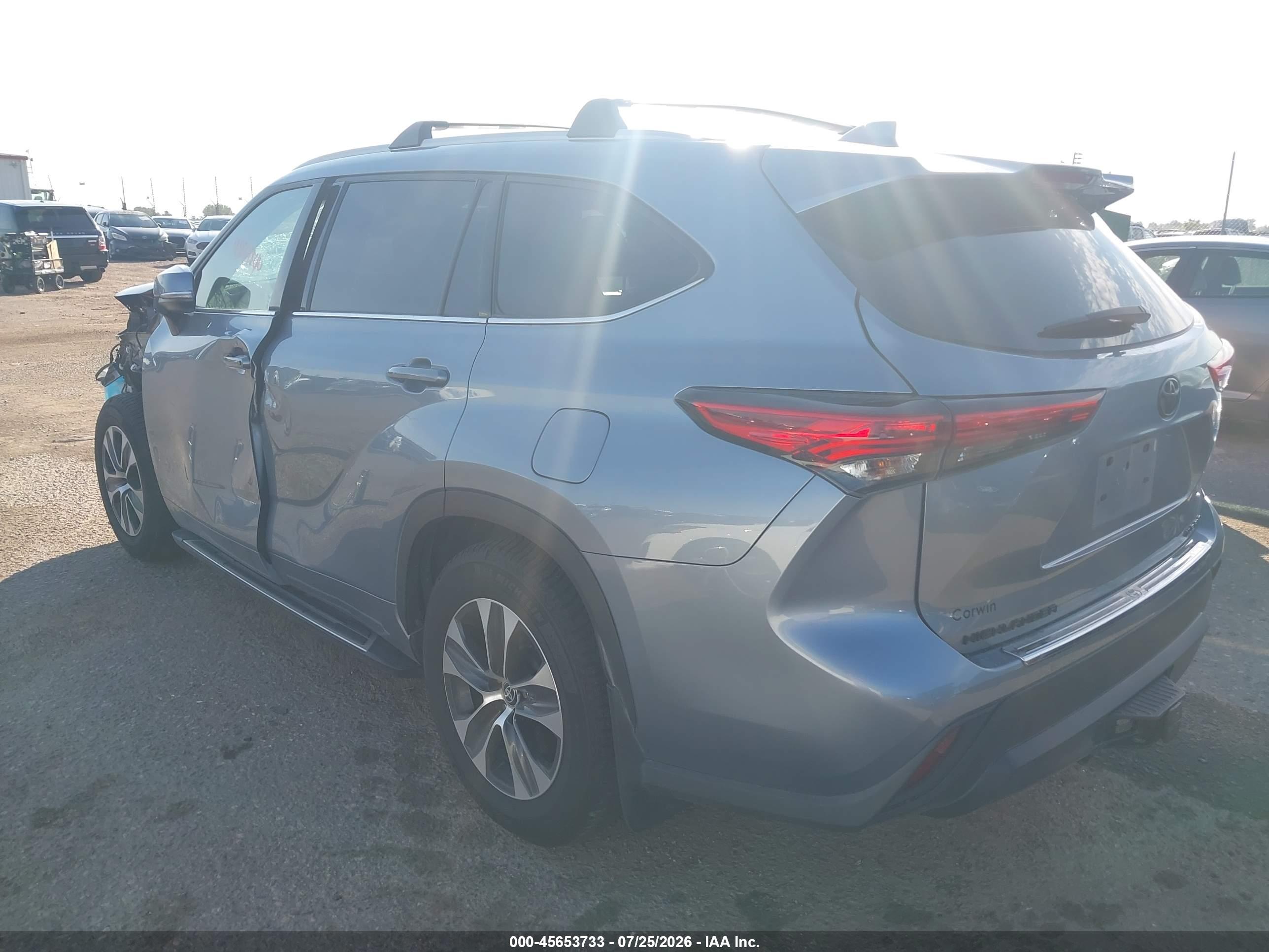 2022 TOYOTA HIGHLANDER XLE