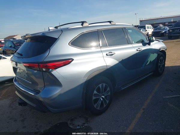 2022 TOYOTA HIGHLANDER XLE