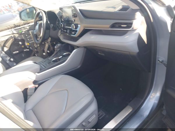 2022 TOYOTA HIGHLANDER XLE