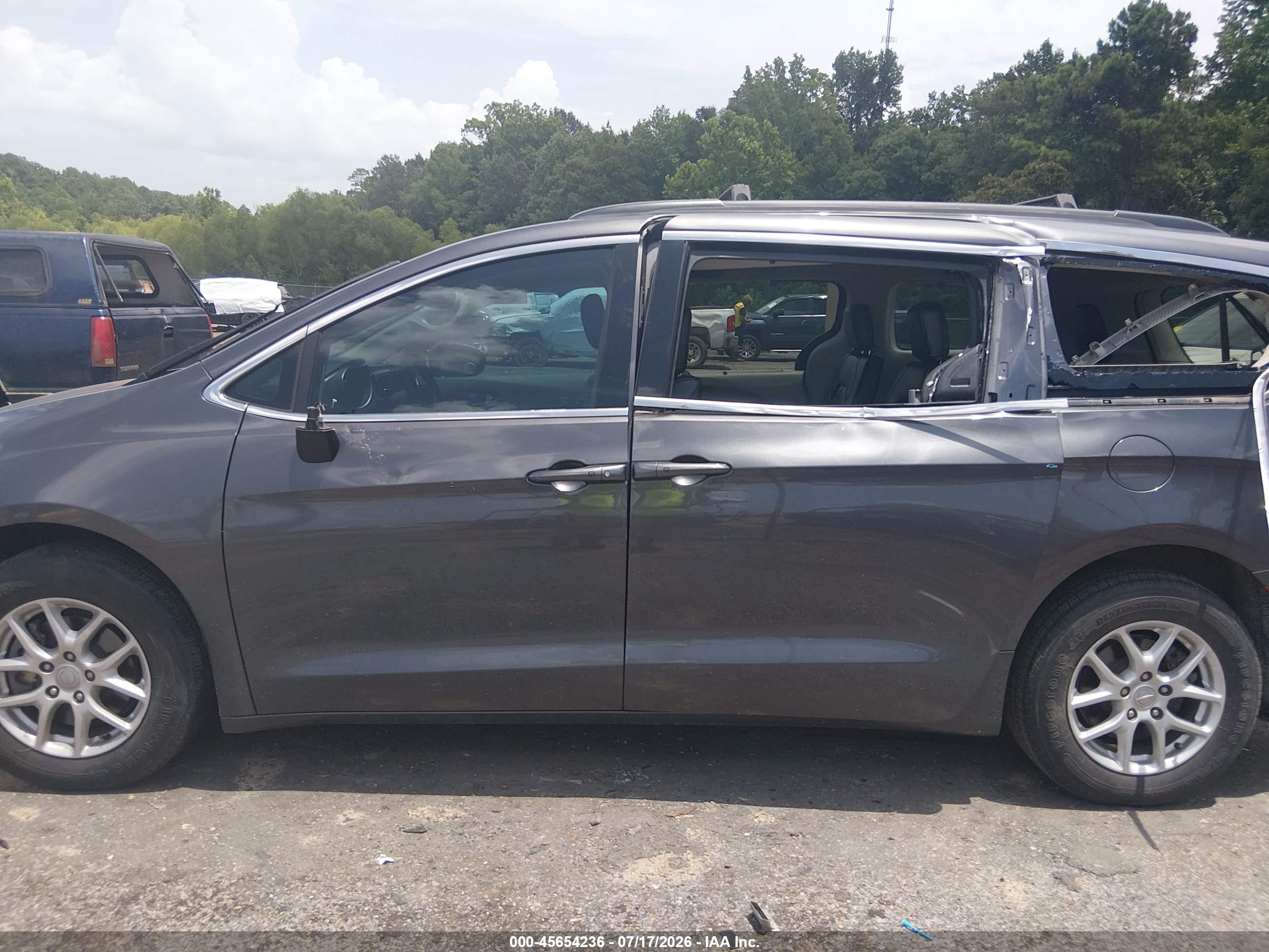 2020 CHRYSLER VOYAGER LXI