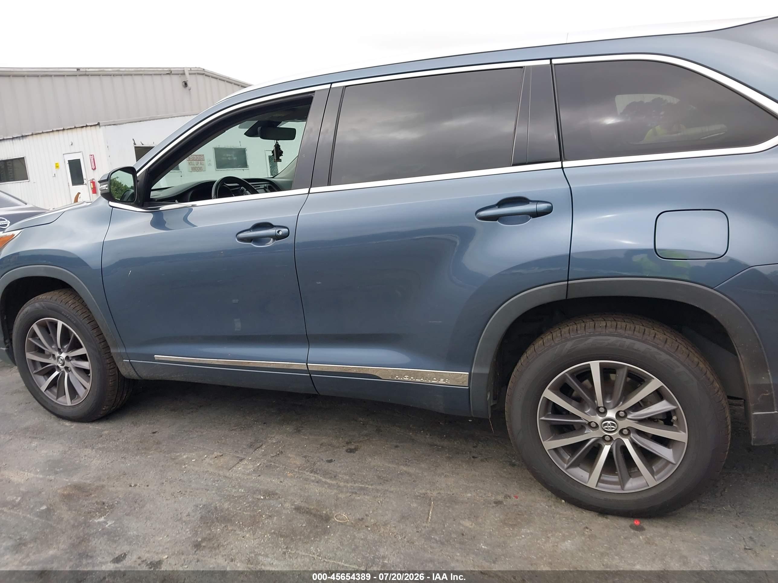 2017 TOYOTA HIGHLANDER XLE