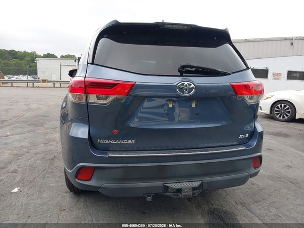 2017 TOYOTA HIGHLANDER XLE