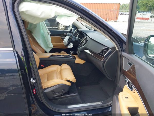 2016 VOLVO XC90 T6 MOMENTUM