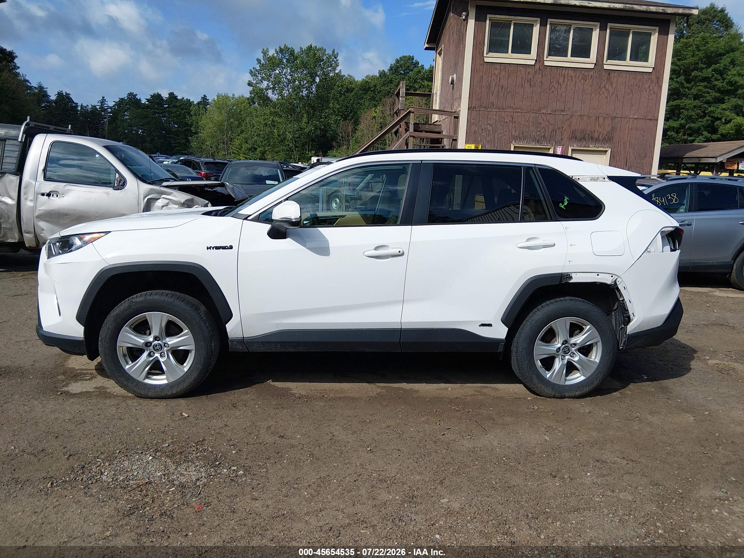 2021 TOYOTA RAV4 HYBRID XLE