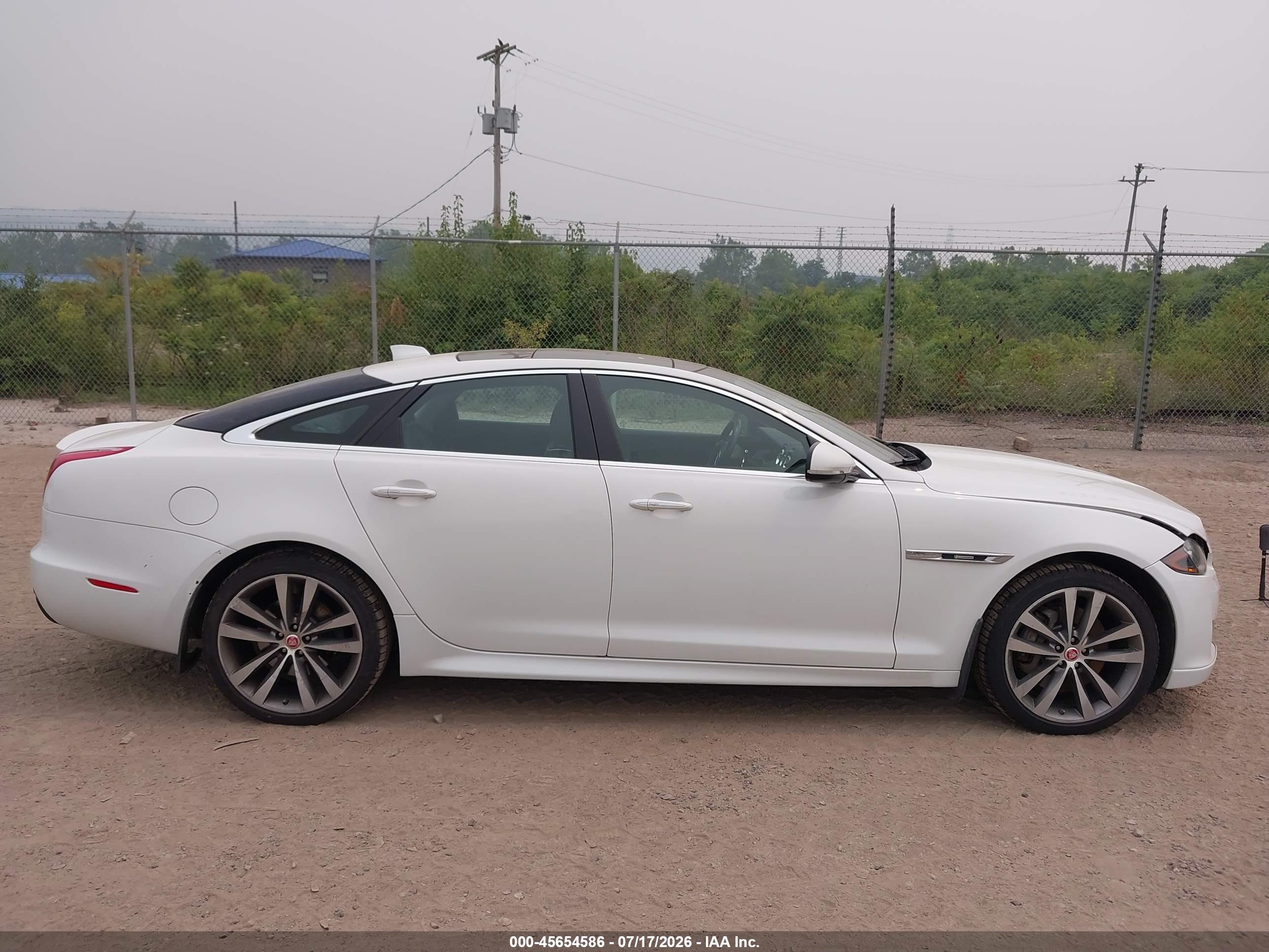 2017 JAGUAR XJ