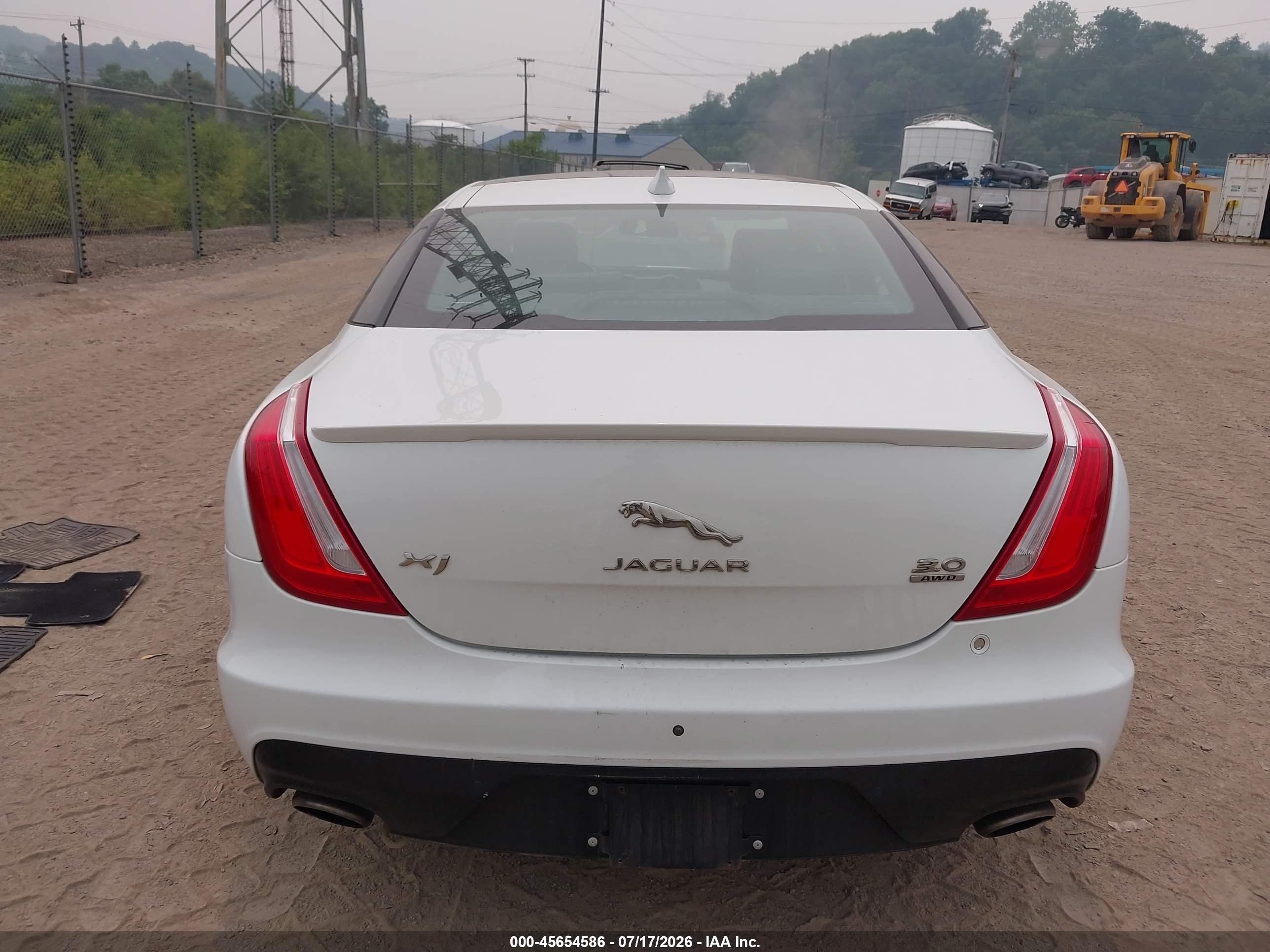 2017 JAGUAR XJ