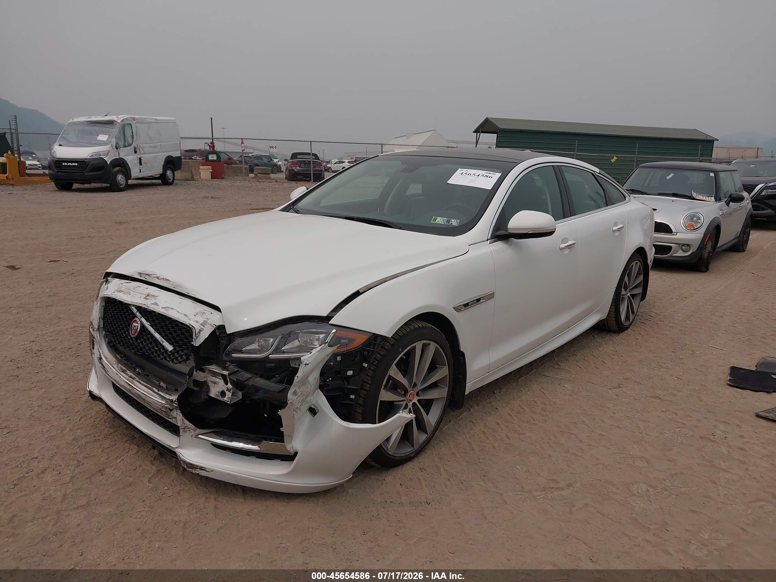 2017 JAGUAR XJ
