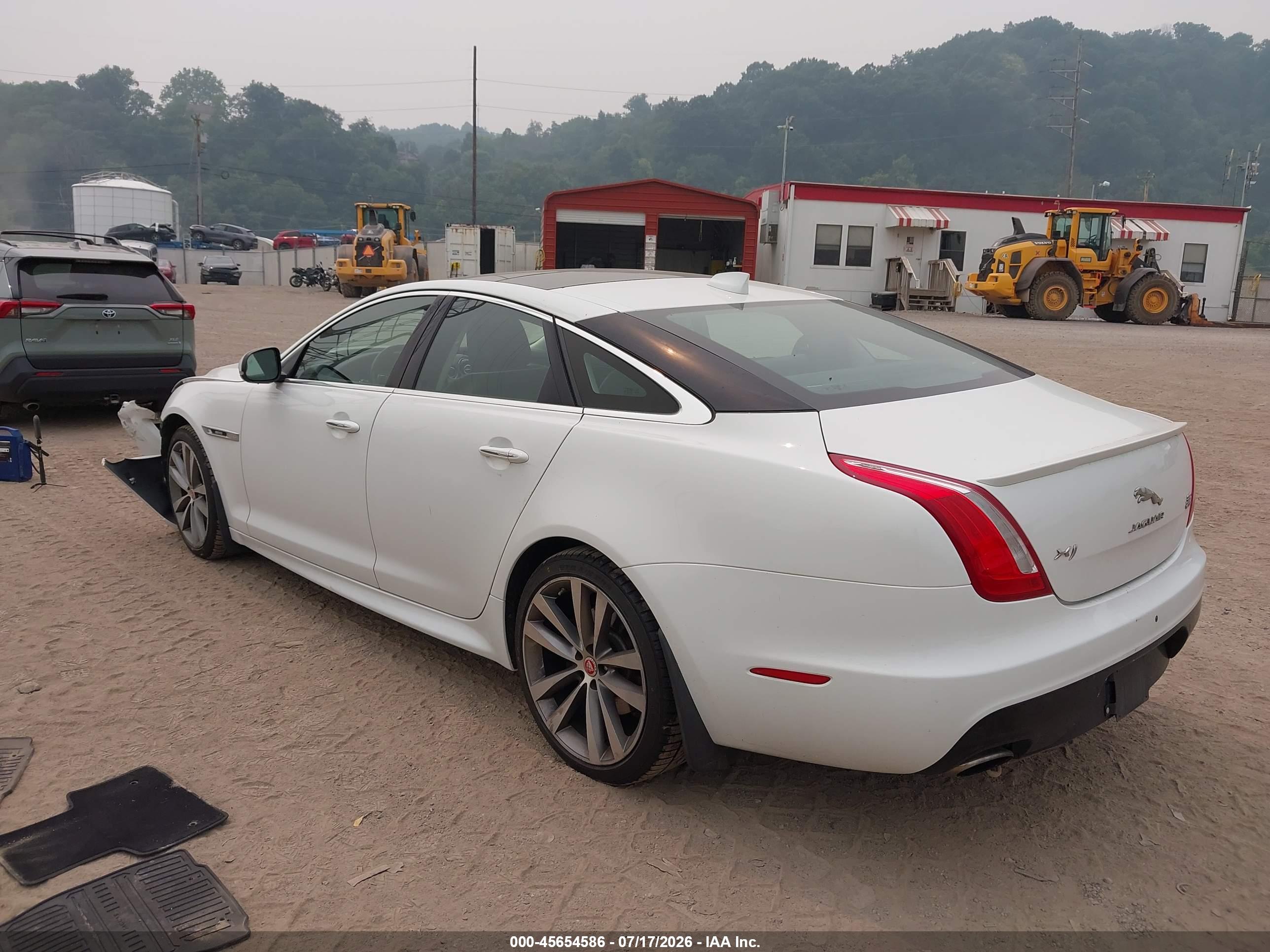 2017 JAGUAR XJ