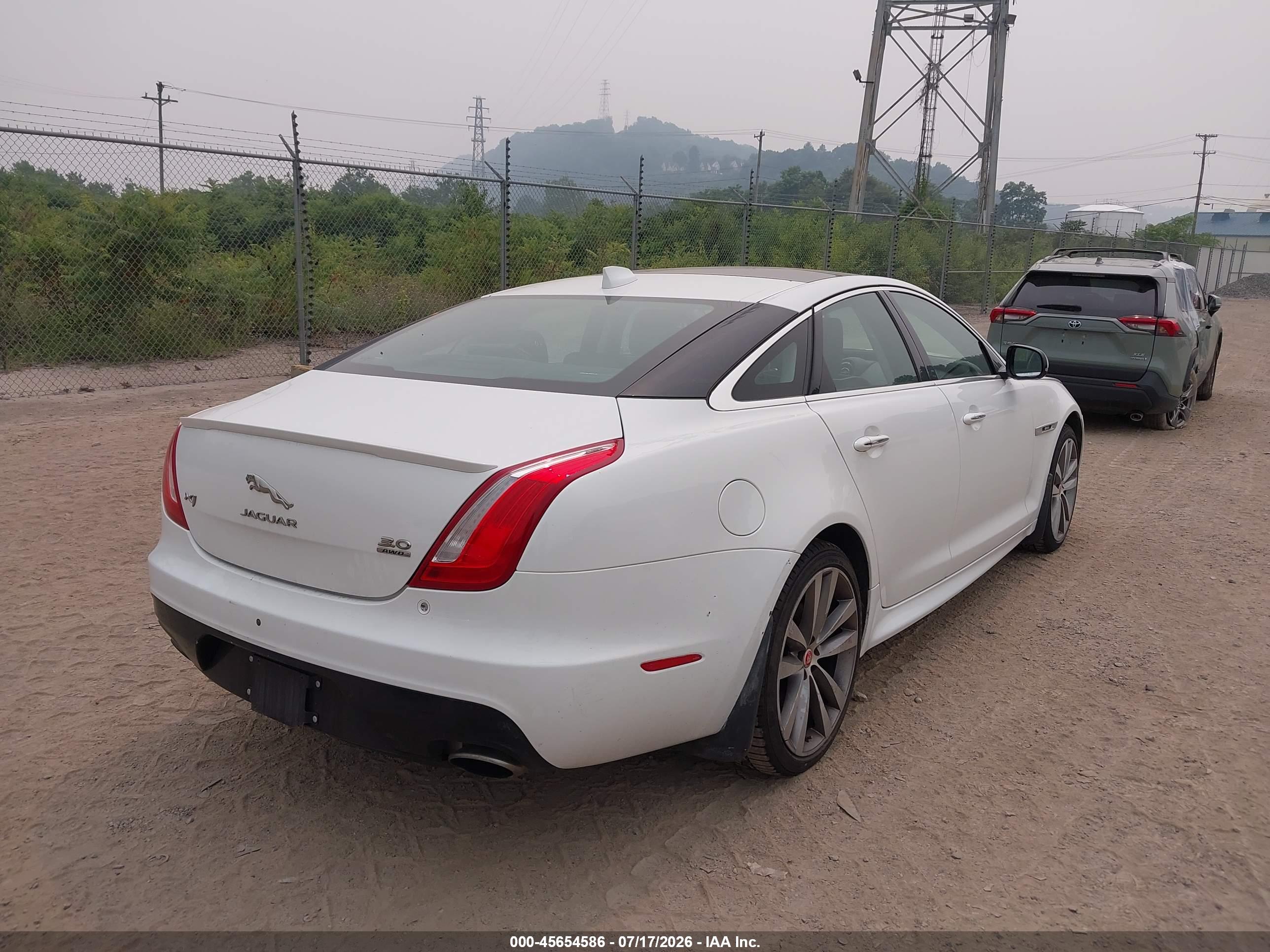 2017 JAGUAR XJ