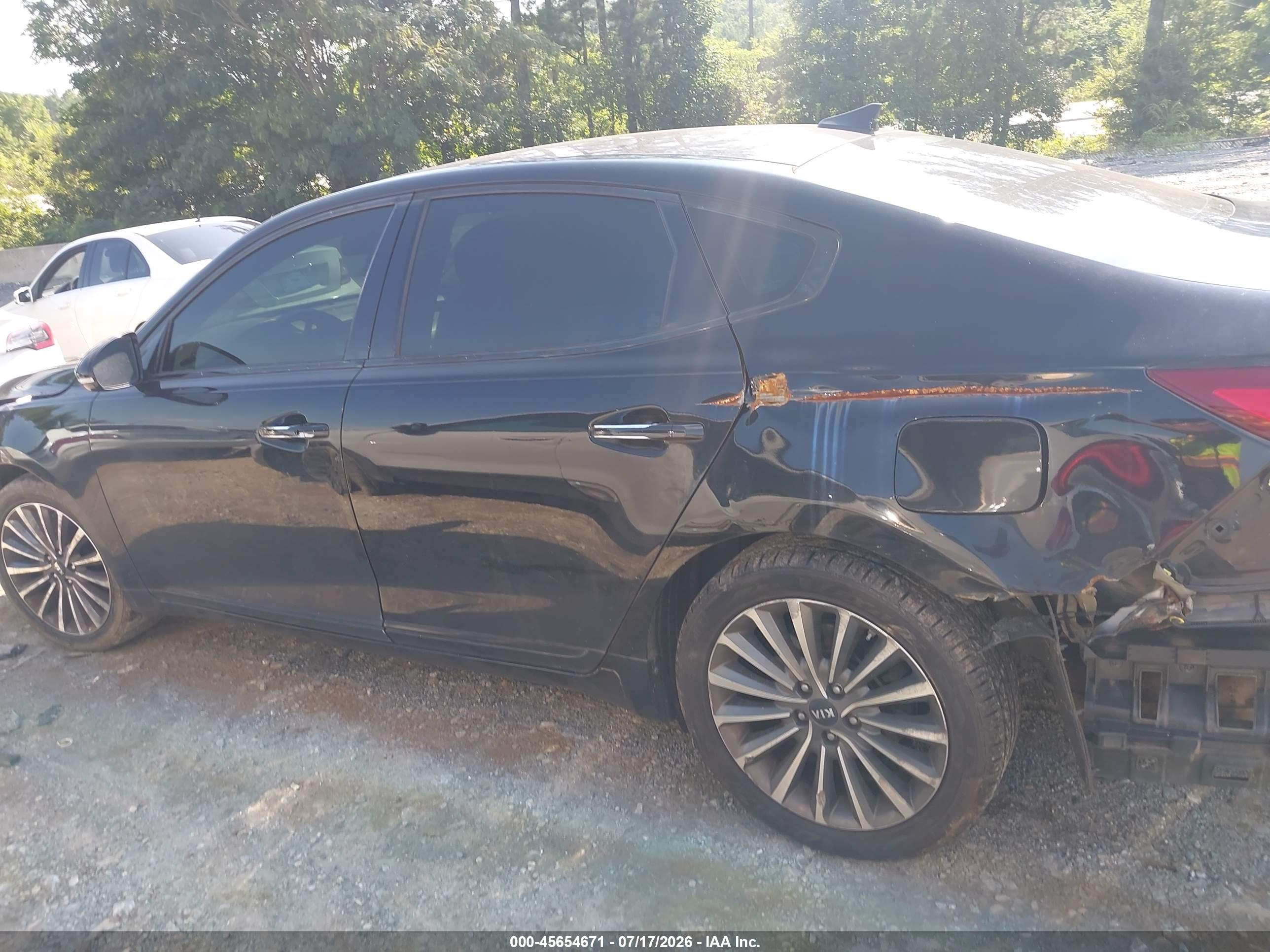 2017 KIA CADENZA PREMIUM