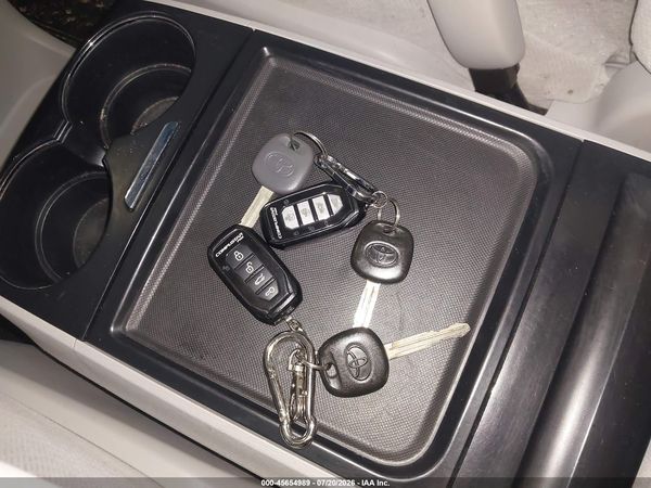 2012 TOYOTA SIENNA LE V6 8 PASSENGER