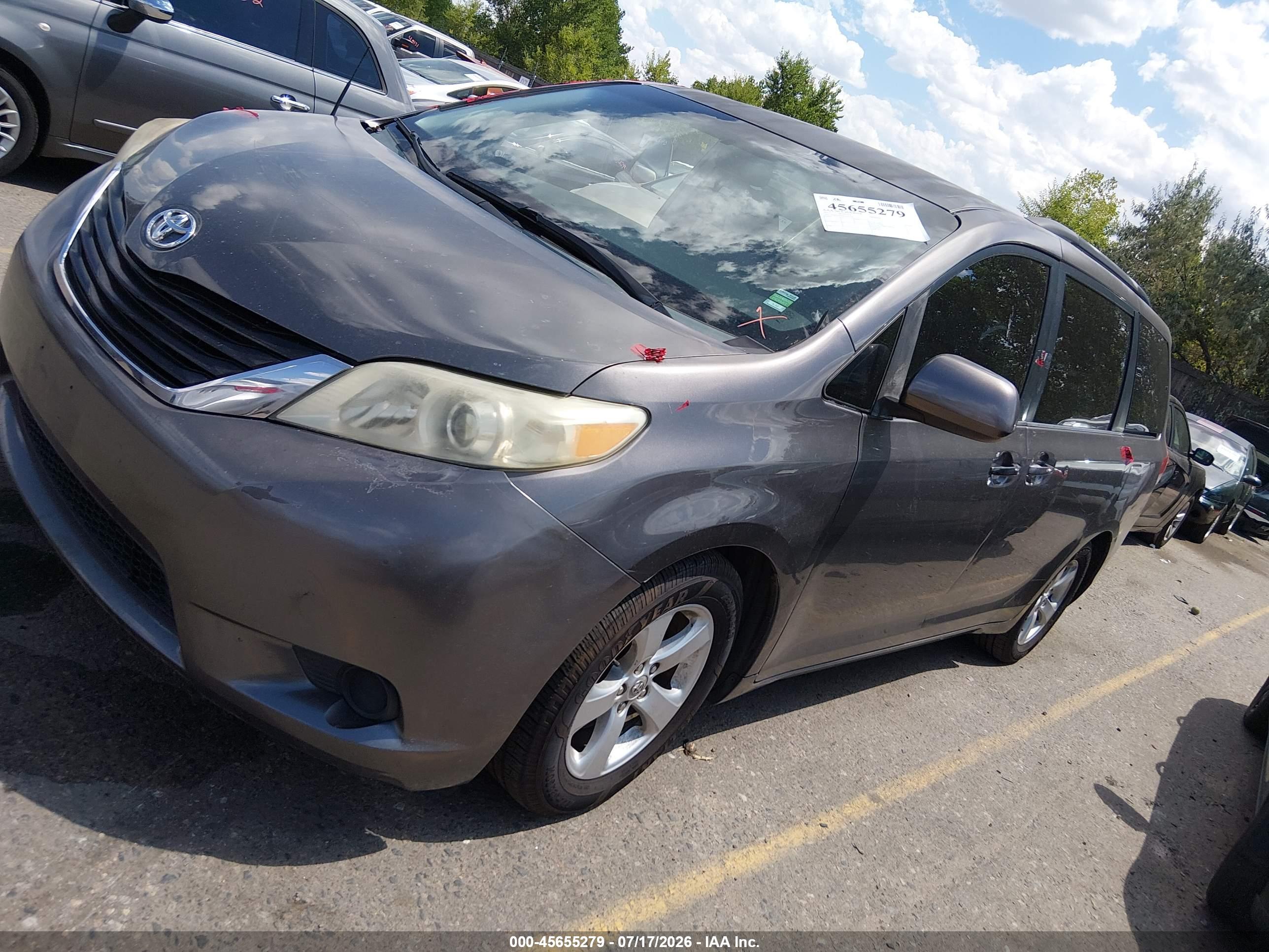 2012 TOYOTA SIENNA LE V6 8 PASSENGER