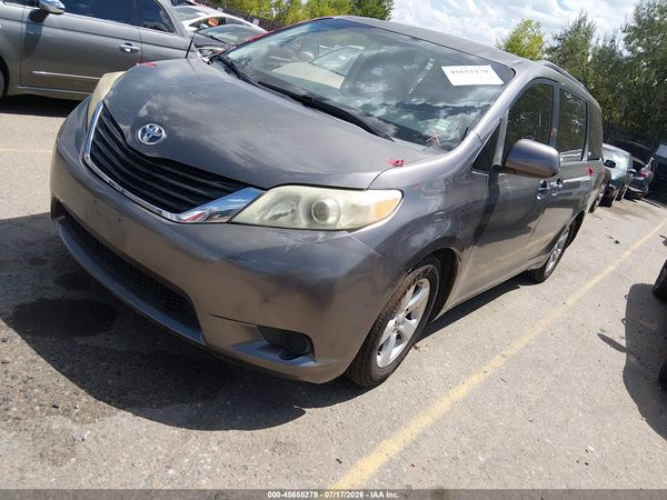 2012 TOYOTA SIENNA LE V6 8 PASSENGER